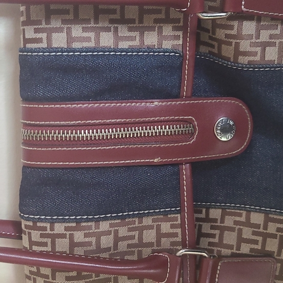 Tommy Hilfiger Handbag W/ Jean deatil - Picture 4 of 7